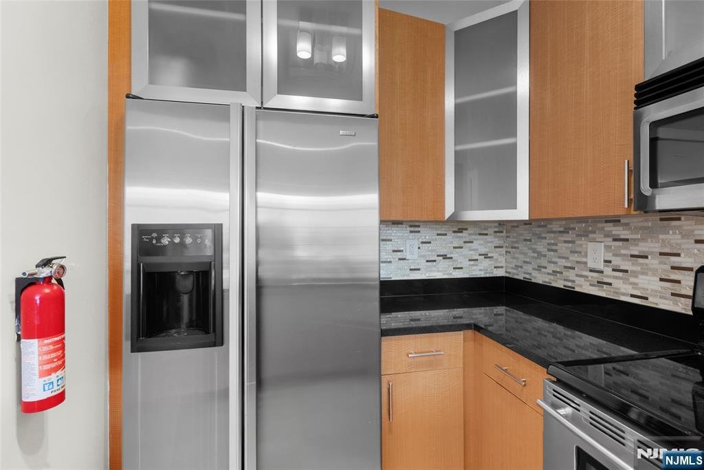 Condo in Guttenberg, New Jersey, United States 3 - 18207719