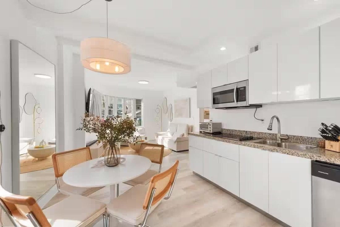 Condo in Miami Beach, Florida, United States 3 - 18483298