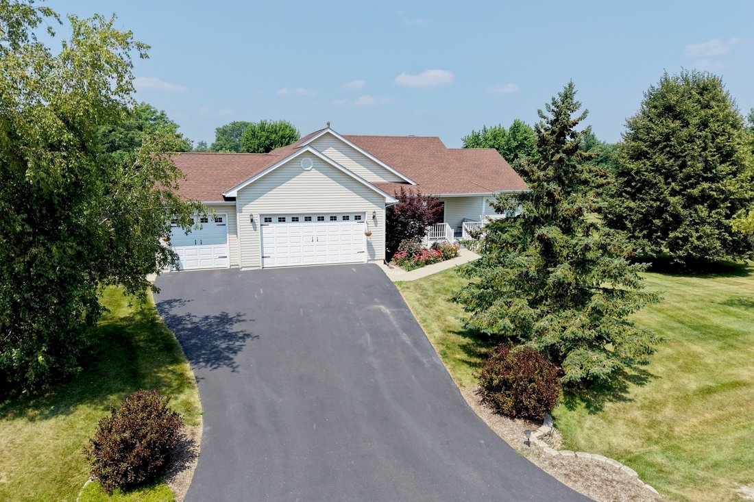 House in Johnsburg, Illinois, United States 2 - 18483593