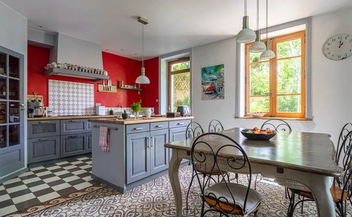 House in Aventuriere-Simandre, Neuville-sur-Saone, France 1