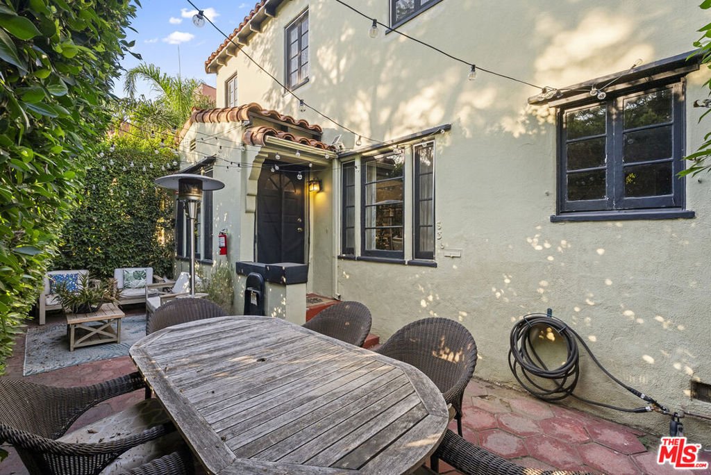 Los Angeles, California, United States 4 - 18485342