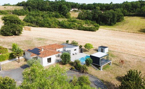 Villa in Salles-Lavalette, Nouvelle-Aquitaine, France 1