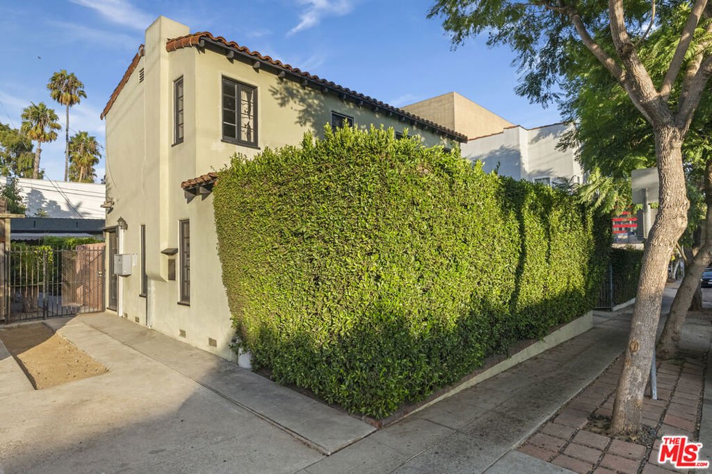 Los Angeles, California, United States 2 - 18485342