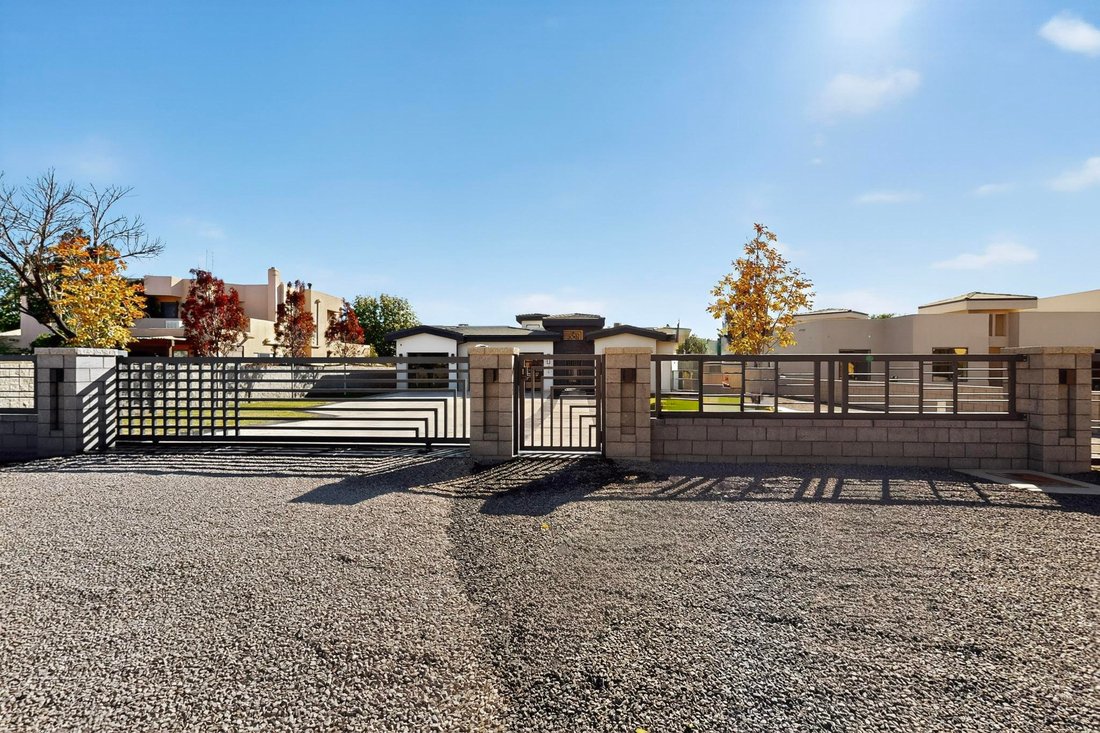 House in Los Ranchos de Albuquerque, New Mexico, United States 3 - 18485556