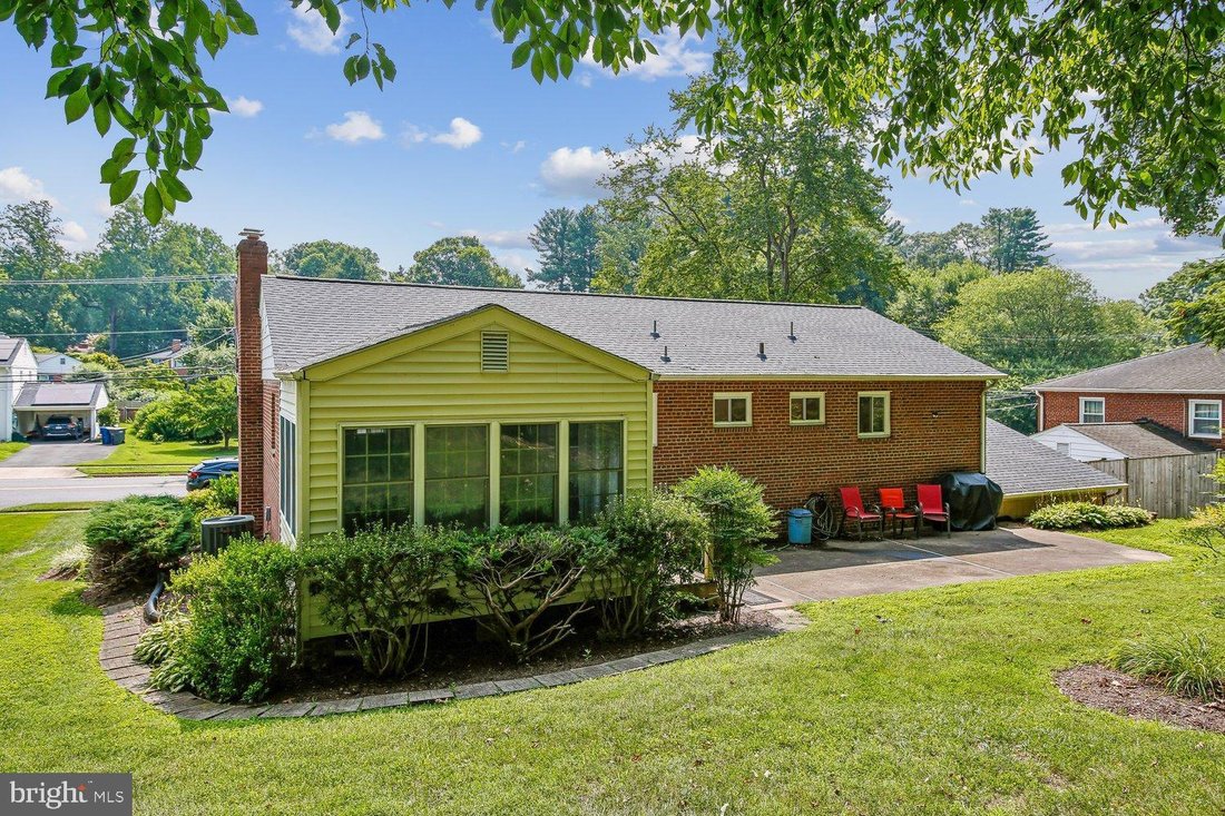 House in Idylwood, Virginia, United States 3 - 18389445