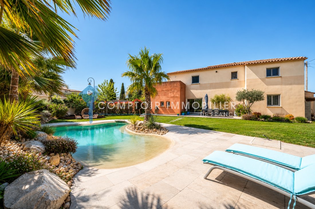 Casa en Saint-Mitre-les-Remparts, Provenza-Alpes-Costa Azul, Francia 1 - 18486580