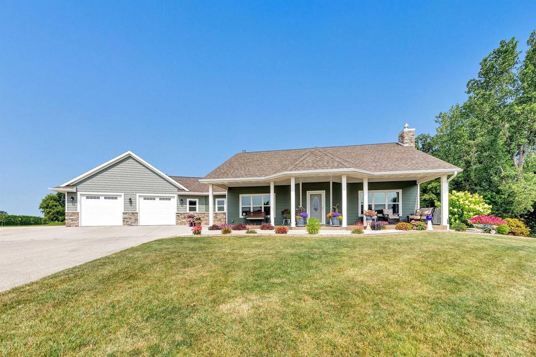 House in Seymour, Wisconsin, United States 4 - 18483078