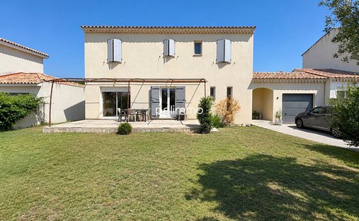House in Nord et Ouest, Eyguières, France 1