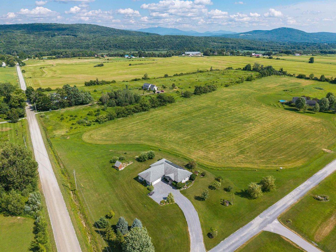 House in Saint Albans City, Vermont, United States 1 - 18456405