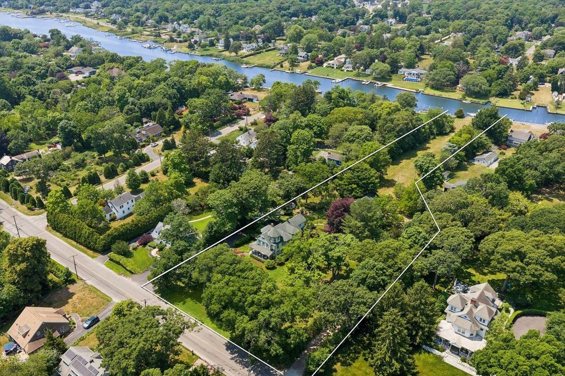 House in Center Moriches, New York, United States 2 - 18438461