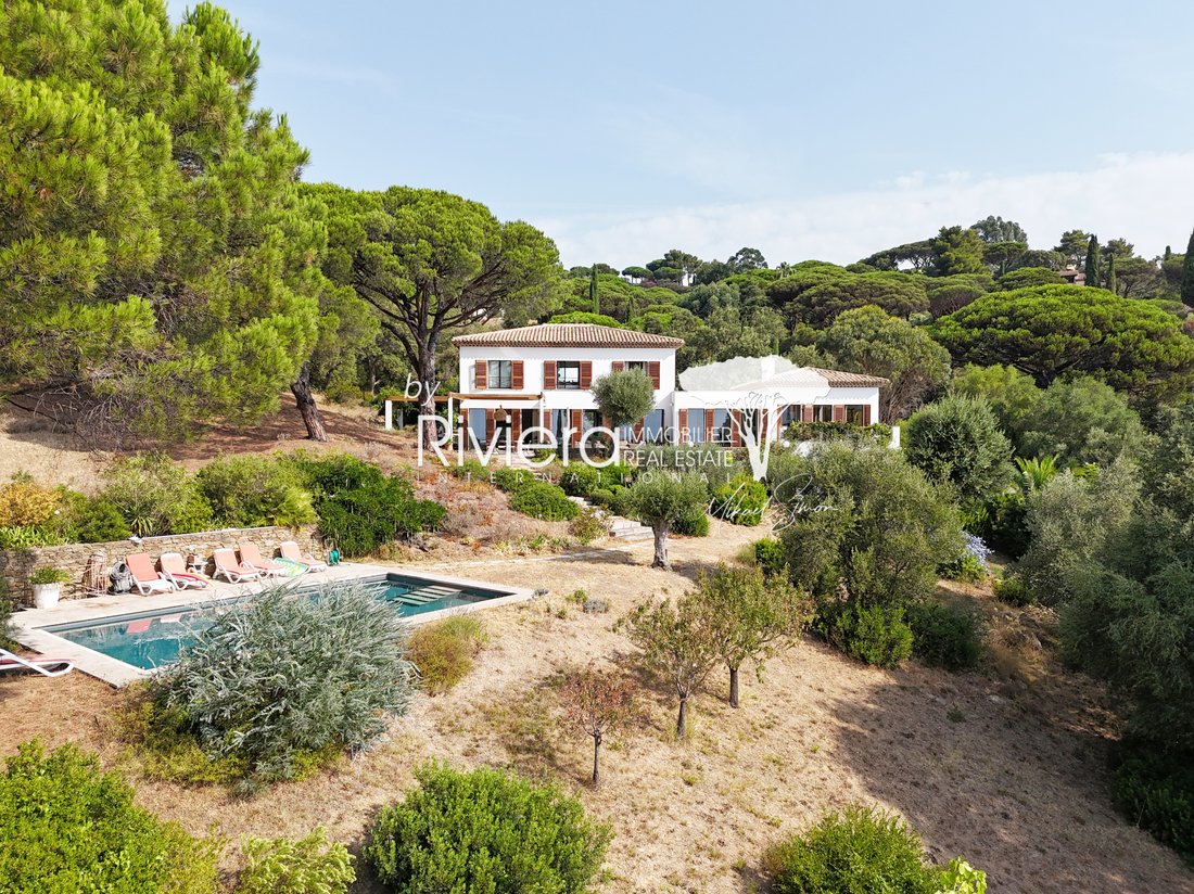 Estate in La Croix-Valmer, Provence-Alpes-Côte d'Azur, France 1 - 18072420