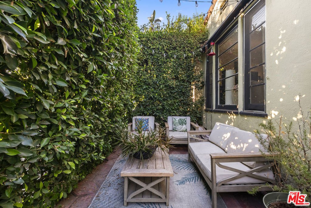Los Angeles, California, United States 5 - 18485342