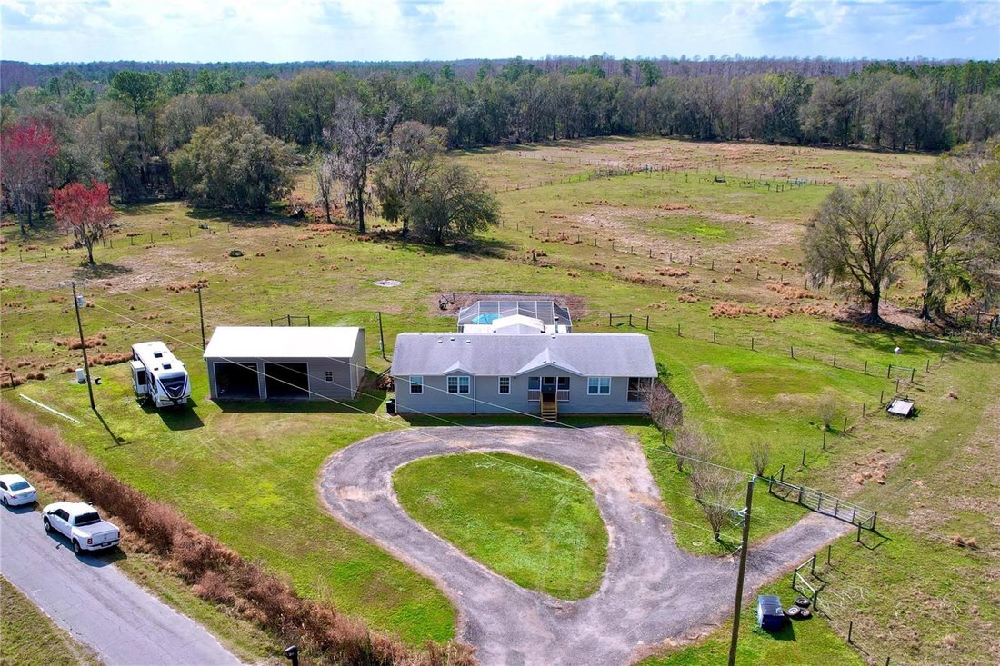 Webster, Florida, United States 3 - 18483258