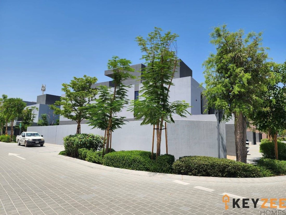 Townhouse in Al Ruwaidat Suburb, Sharjah Emirate, United Arab Emirates 2 - 18488206