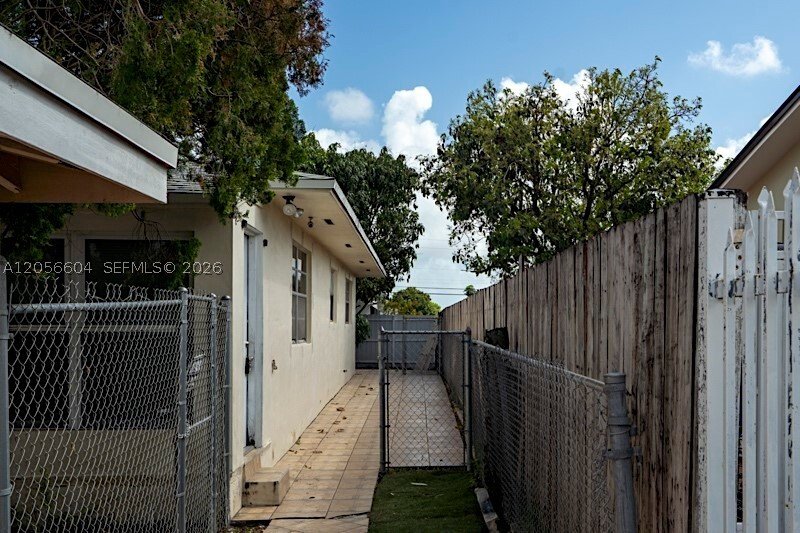 House in Miami, Florida, United States 2 - 18483229