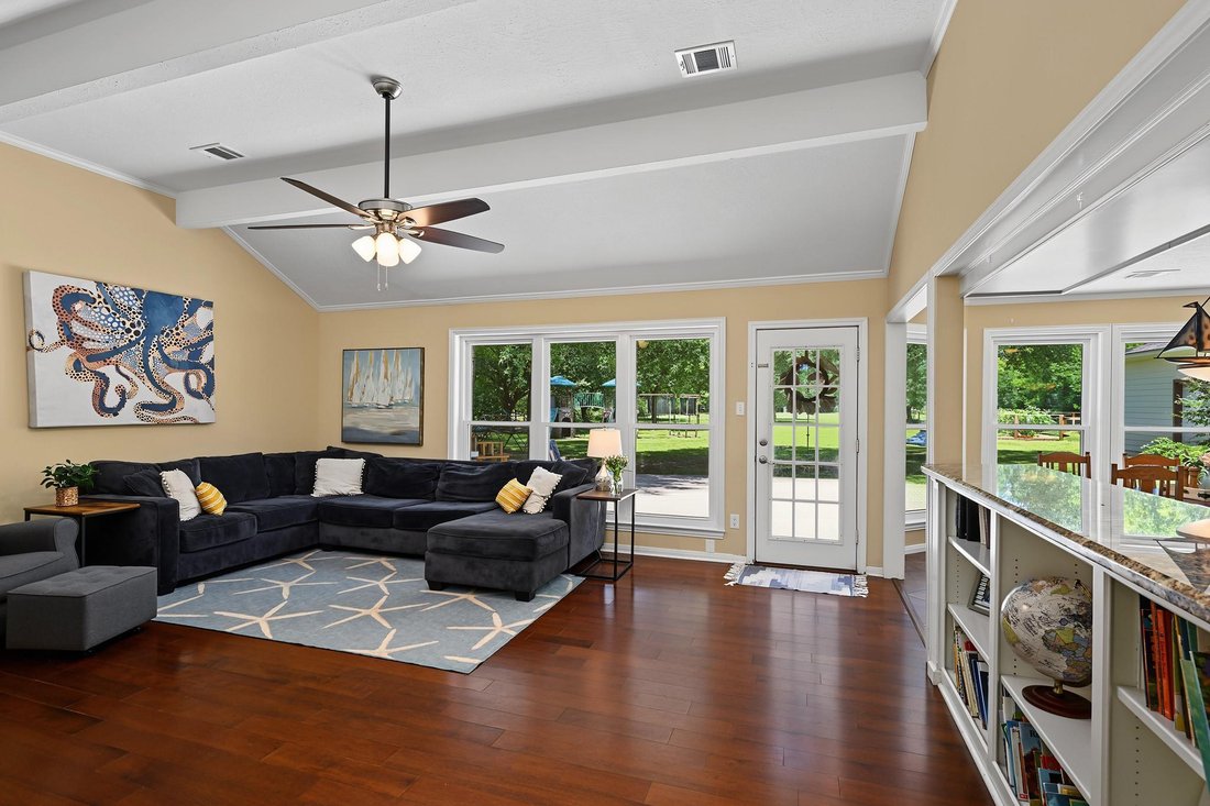 House in Bacliff, Texas, United States 4 - 18486205