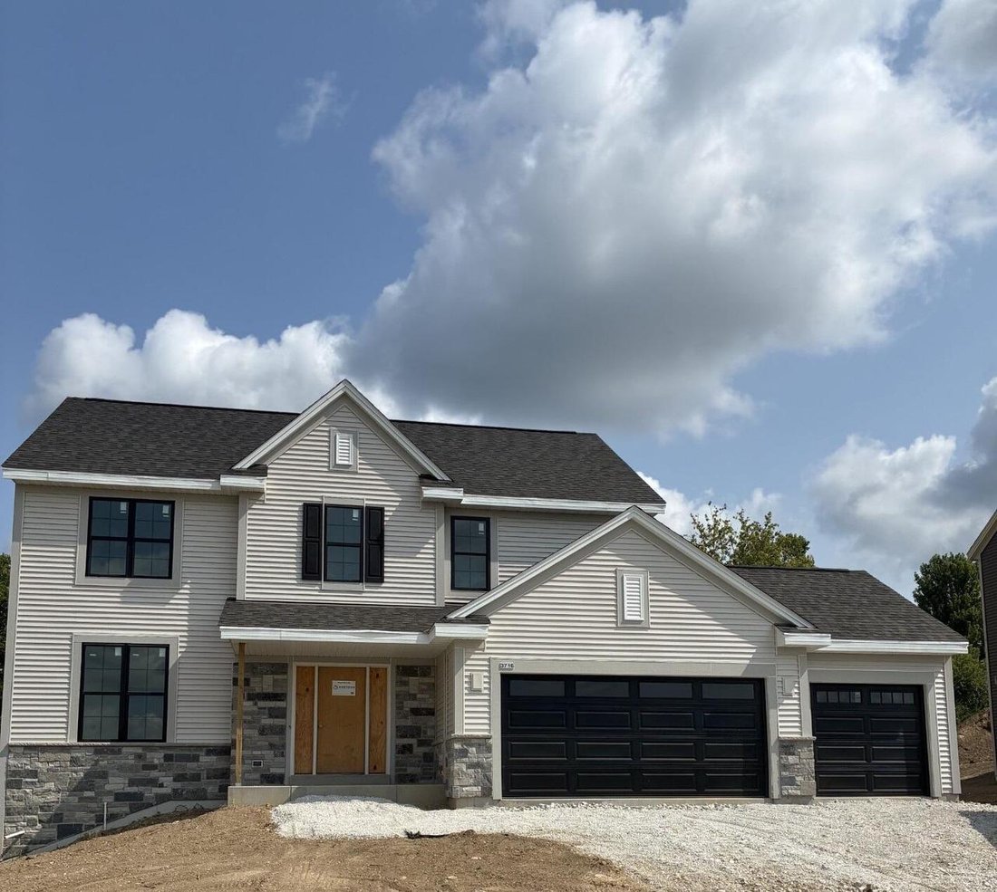 House in Waukesha, Wisconsin, United States 1 - 17787350