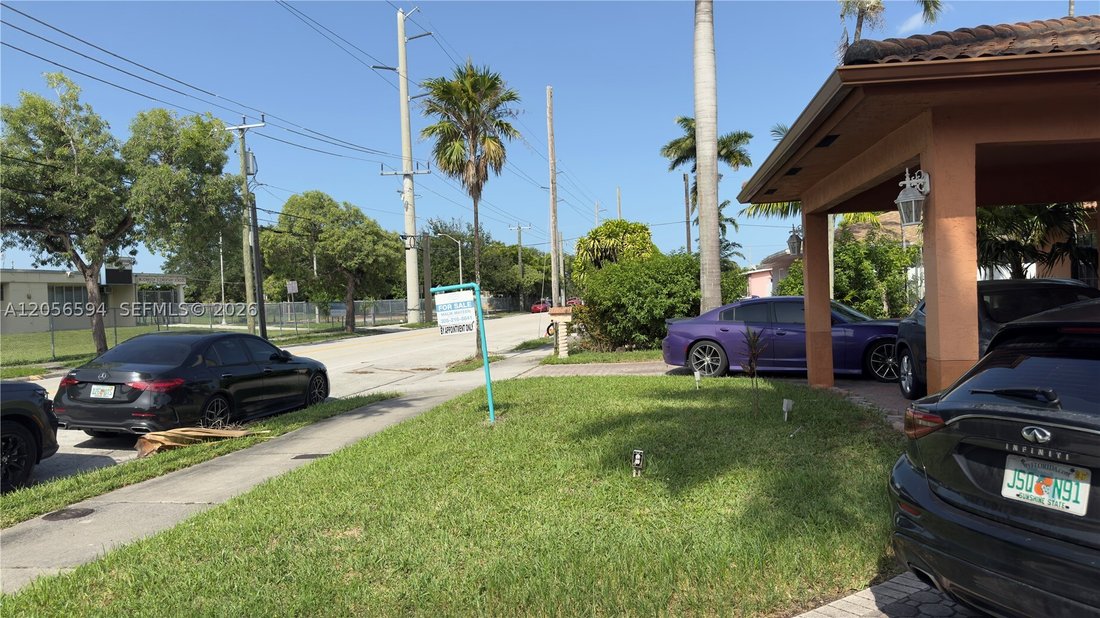 House in Hialeah, Florida, United States 4 - 18483197