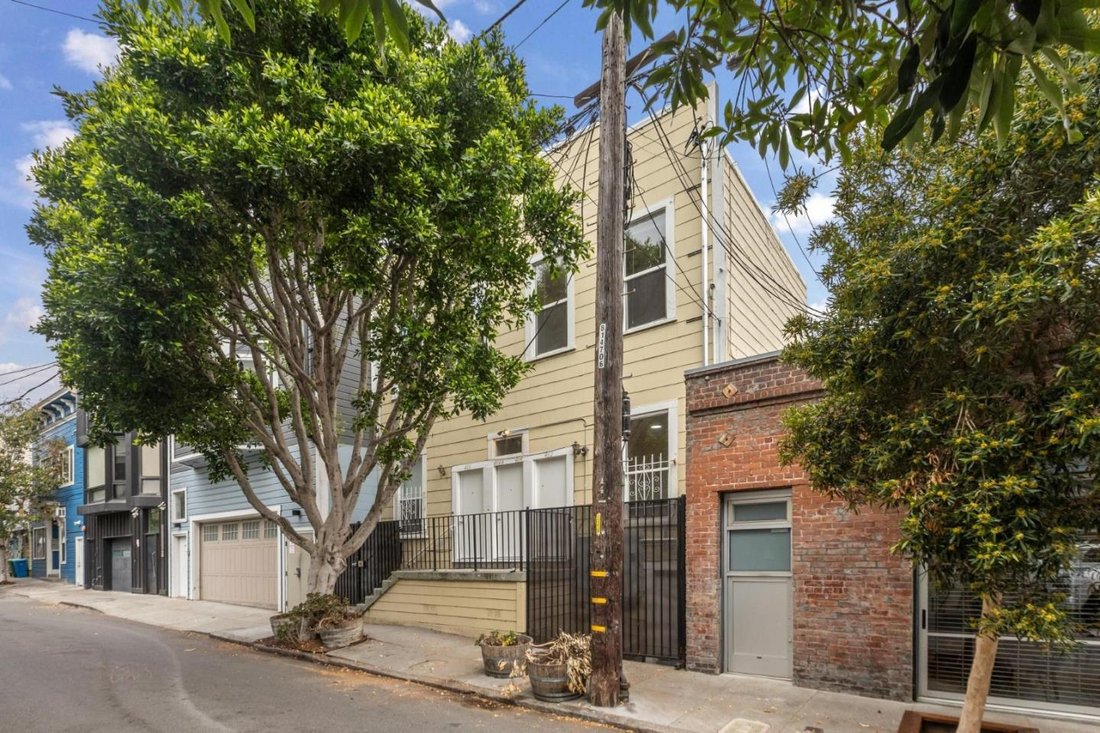 San Francisco, California, United States 1 - 18483146