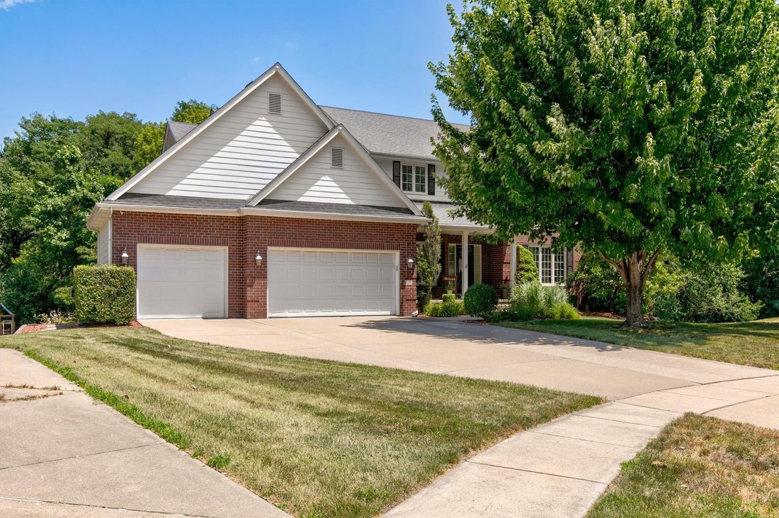 House in Urbandale, Iowa, United States 1 - 18484567