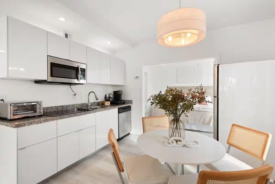 Condo in Miami Beach, Florida, United States 2 - 18483298