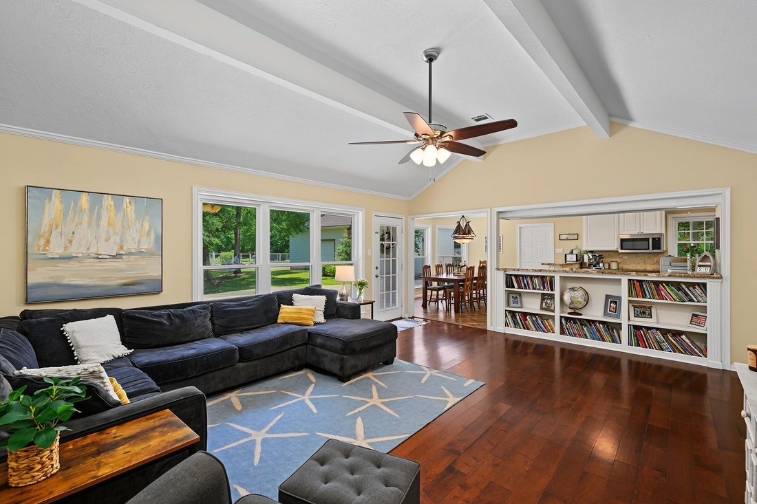 House in Bacliff, Texas, United States 5 - 18486205