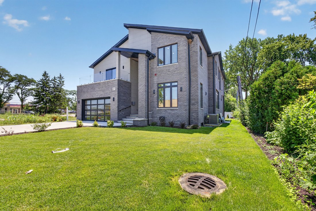 House in Niles, Illinois, United States 2 - 18486053
