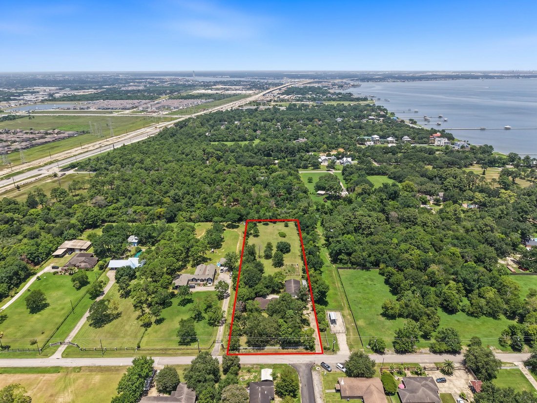 House in Bacliff, Texas, United States 1 - 18486205
