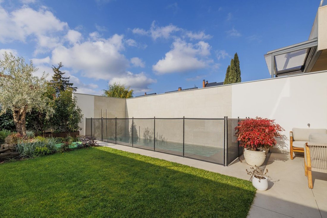 Villa in Pozuelo de Alarcon, Comunidad de Madrid, Spain 1 - 18483441