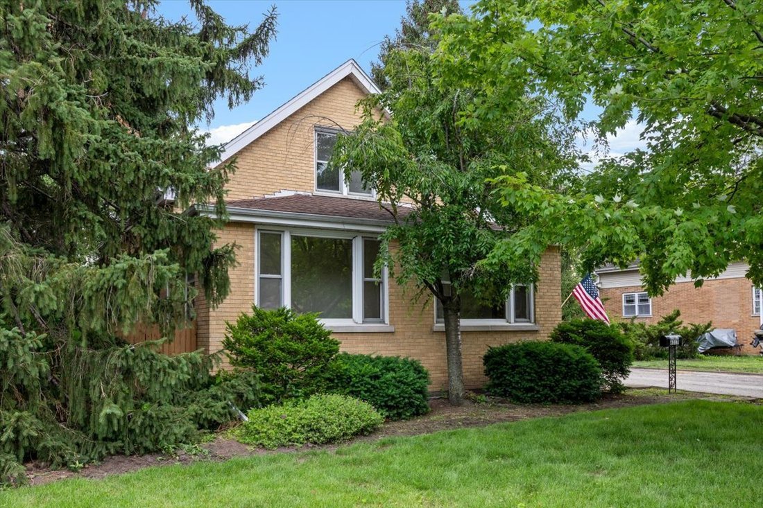 House in Des Plaines, Illinois, United States 2 - 18483373
