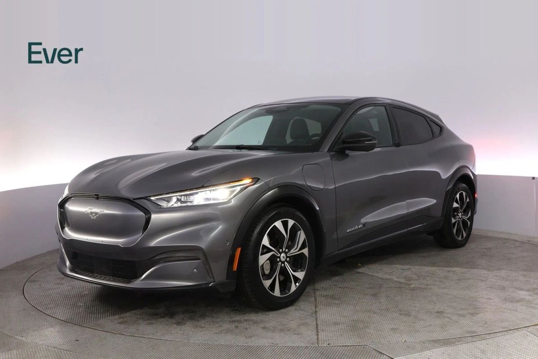 Suv in San Francisco, CA, United States 2 - 17940074