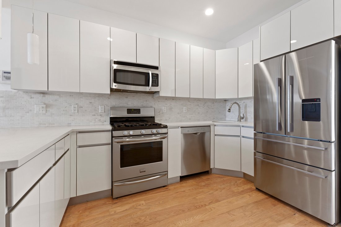 Condo in New York, New York, United States 3 - 18486725