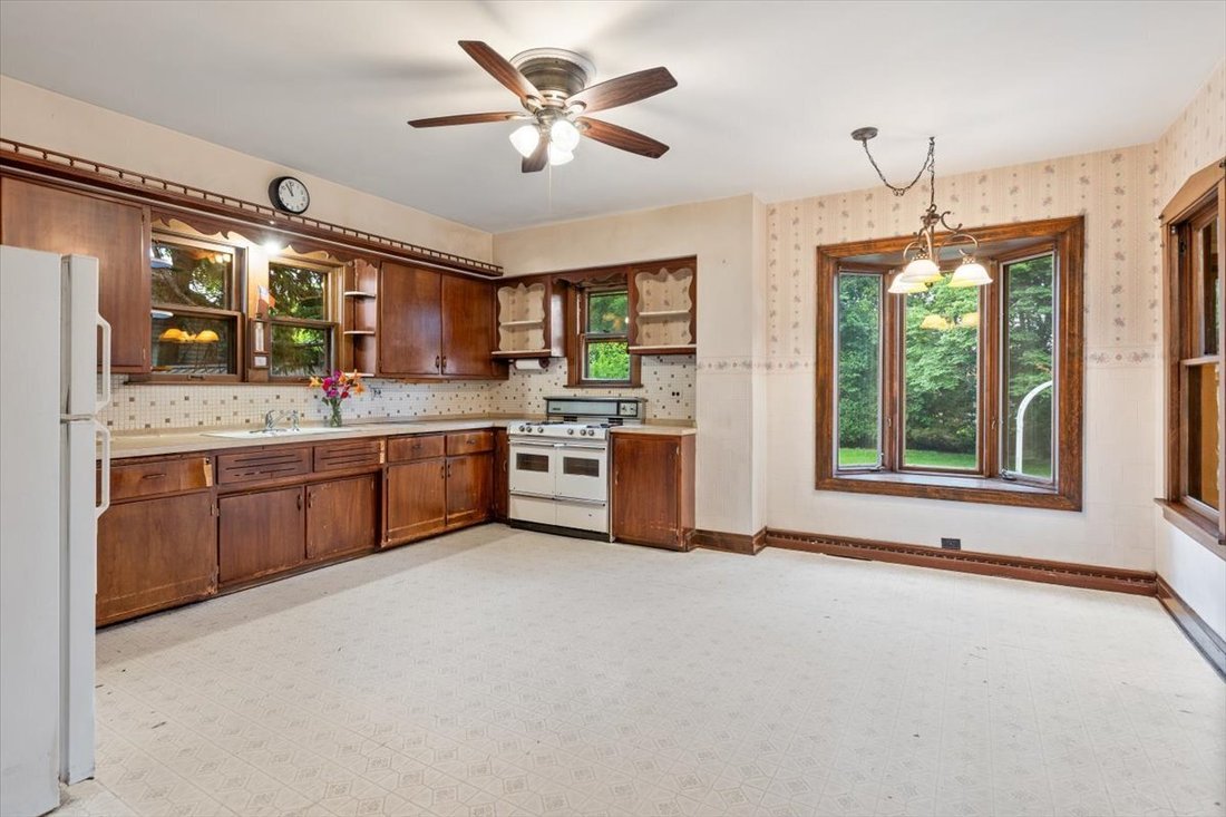 House in Des Plaines, Illinois, United States 4 - 18483373