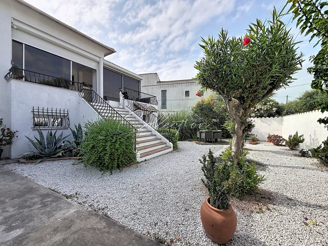 Villa in Les Cougoulins-Rastines, Antibes, France 2 - 18486556