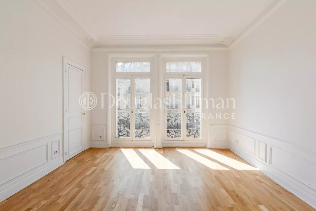 Apartment in Triangle d'Or, Paris 8e Arrondissement, Paris 4 - 18488093