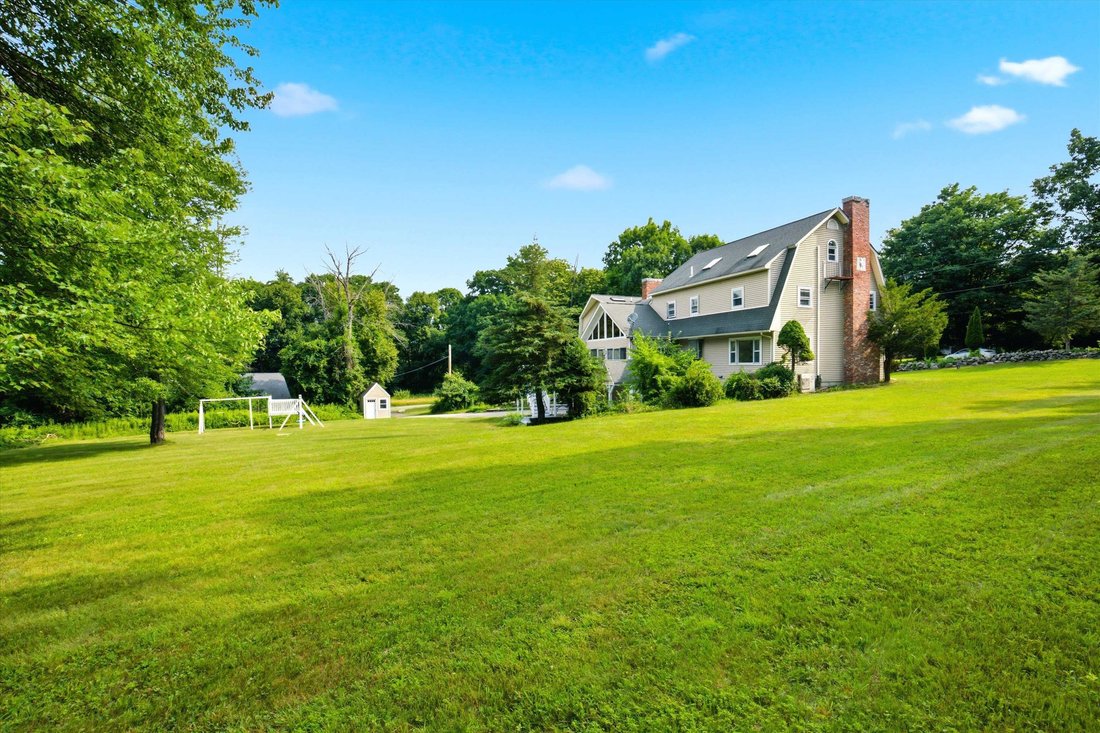 House in Hudson, New Hampshire, United States 4 - 18483426