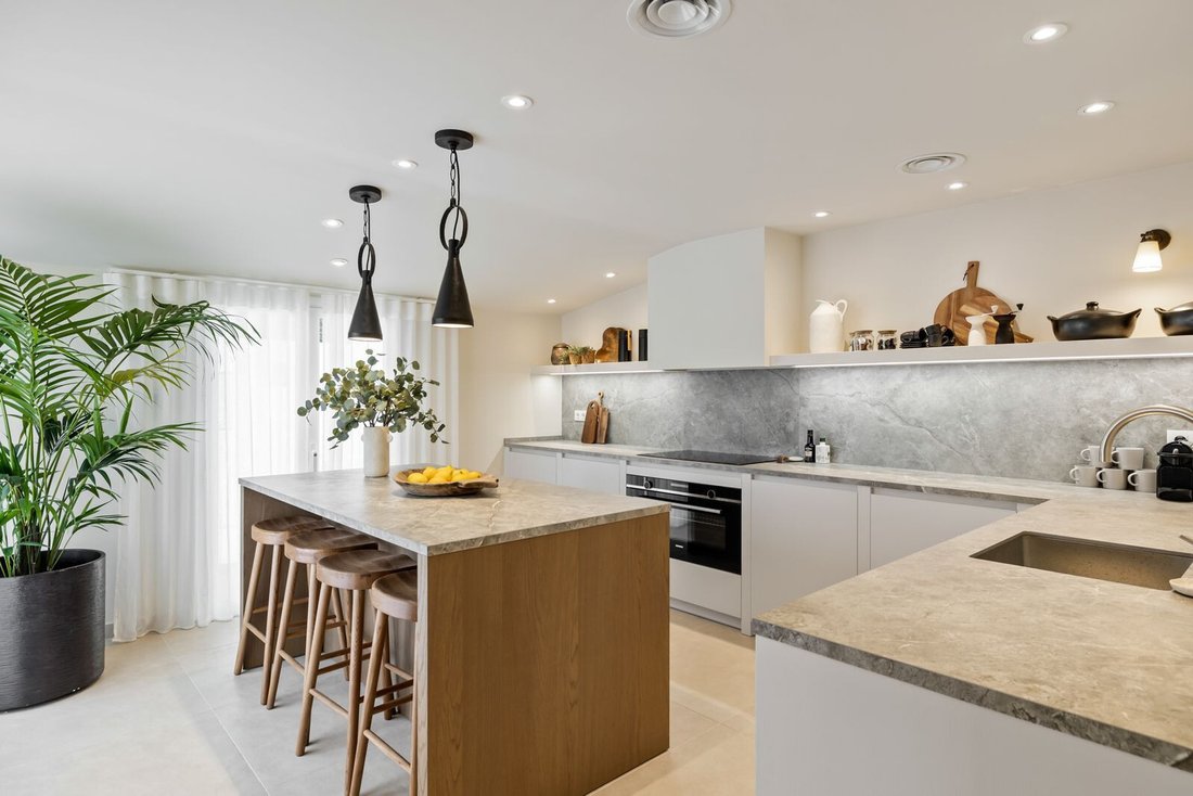 Villa en Elviria-Cabopino, Marbella, España 2 - 18483667