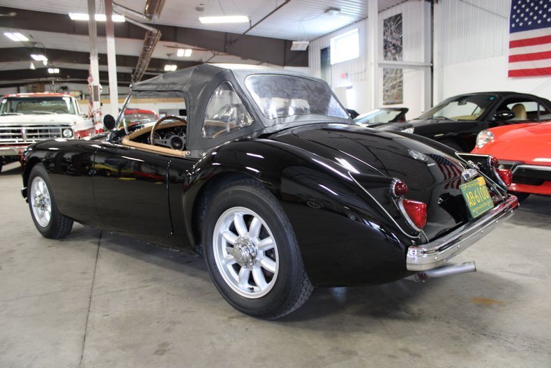 Cabriolet in Traverse City, United States 5 - 18488071