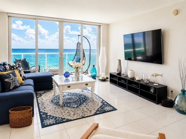 Condo in Hallandale Beach, Florida, United States 3 - 18029232