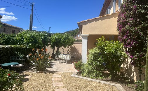 House in Le Plan-de-la-Tour, Provence-Alpes-Côte d'Azur, France 1