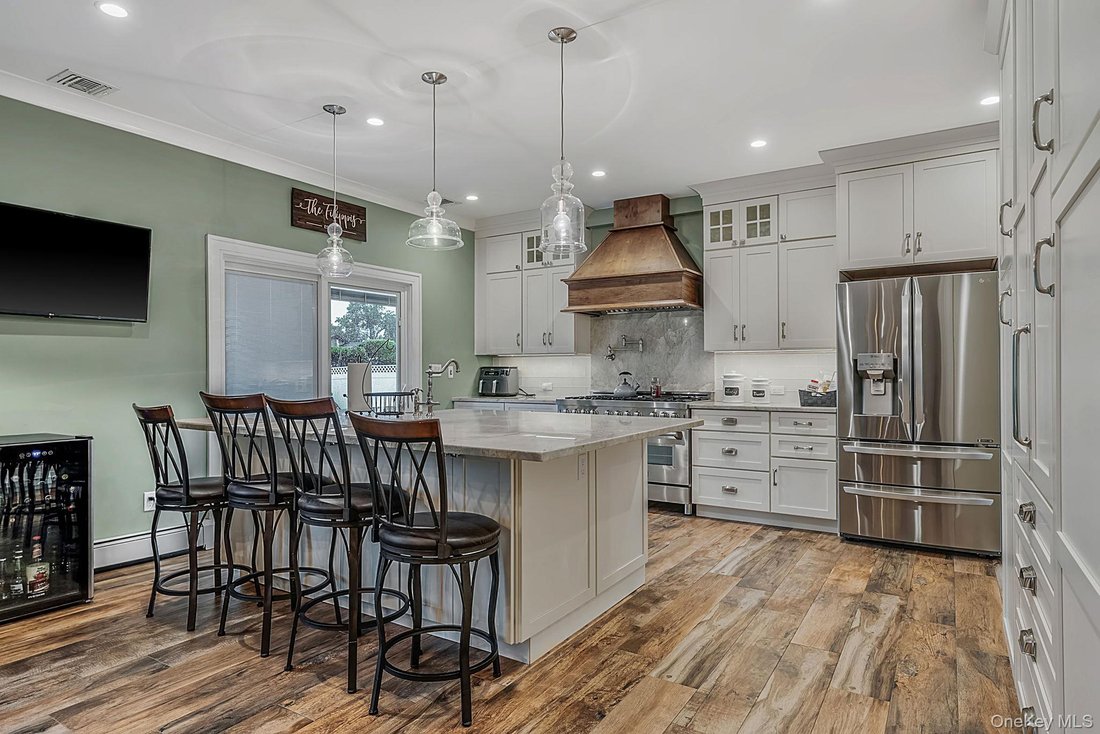 House in West Islip, New York, United States 5 - 18483074