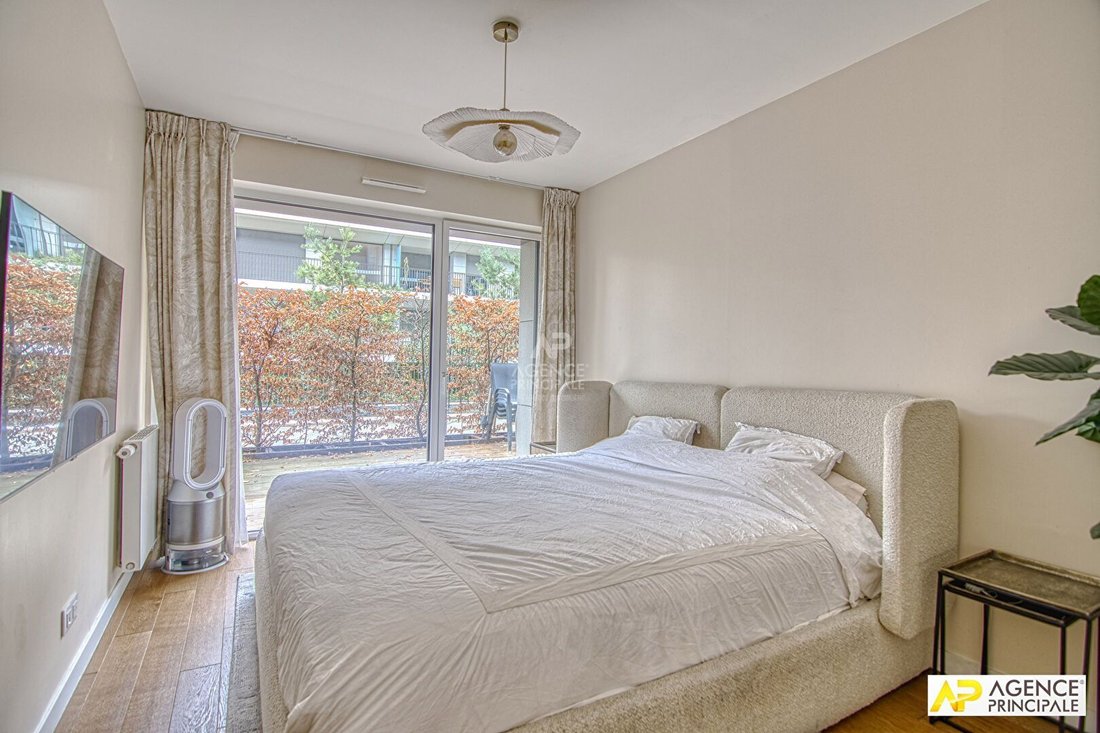 Apartment in Domaine National du Château, Versailles, France 5 - 18483644