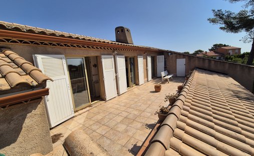 House in Hyeres, Provence-Alpes-Côte d'Azur, France 1