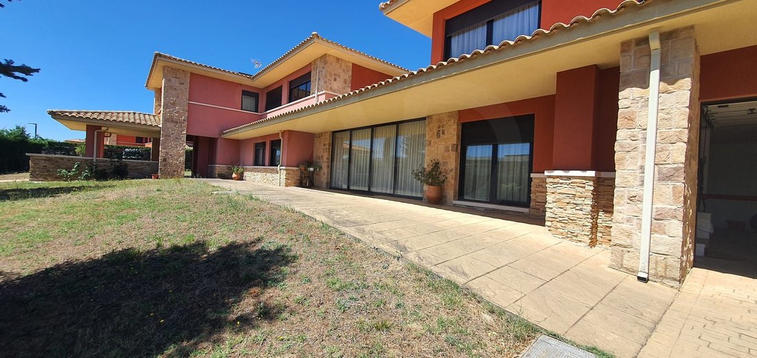 Townhouse in Carrascal de Barregas, Castile and Leon, Spain 2 - 18483789