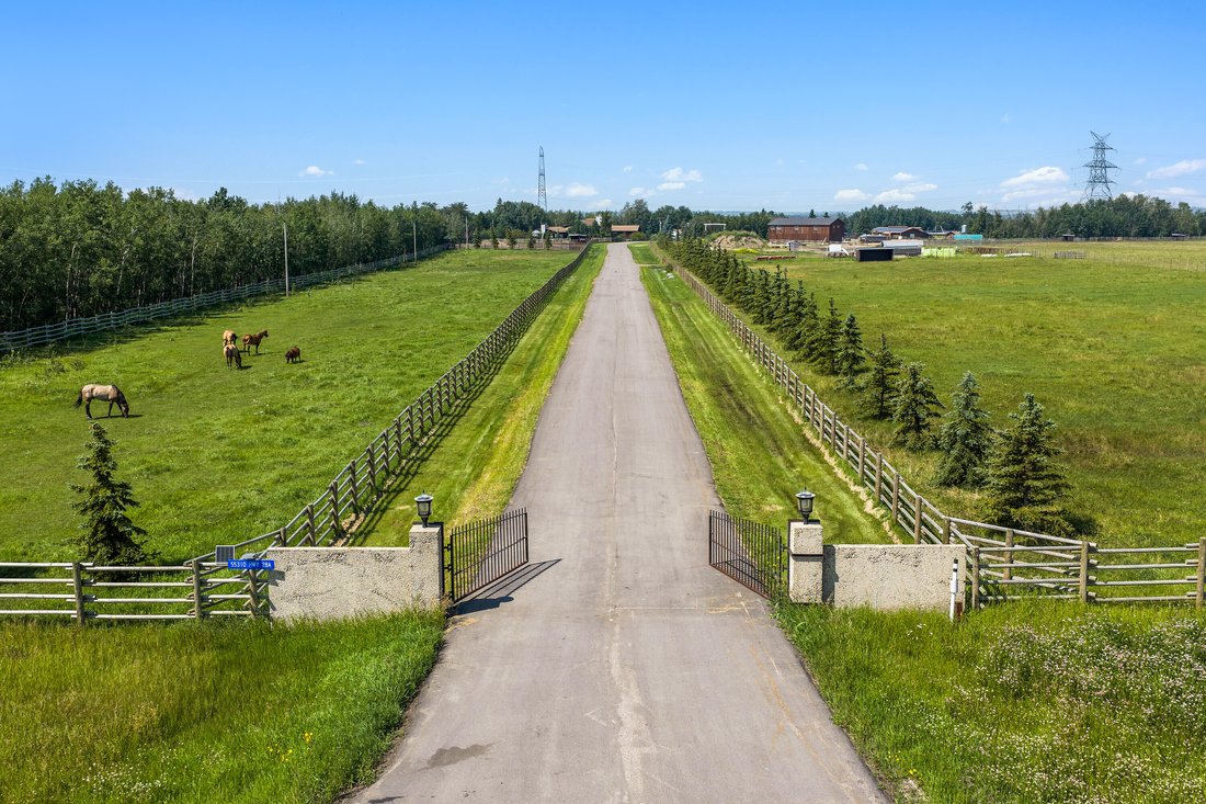 Edmonton, Alberta, Canada 4 - 17785767