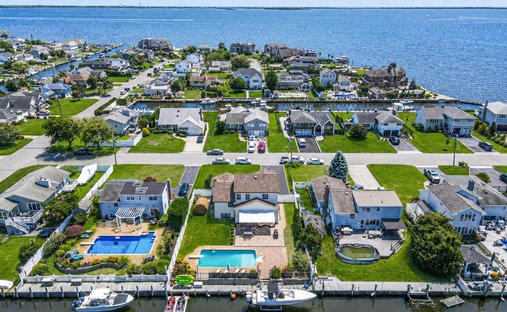 House in West Islip, New York, United States 1