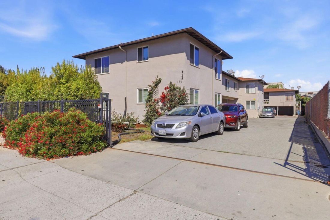 Redwood City, California, United States 4 - 18485721