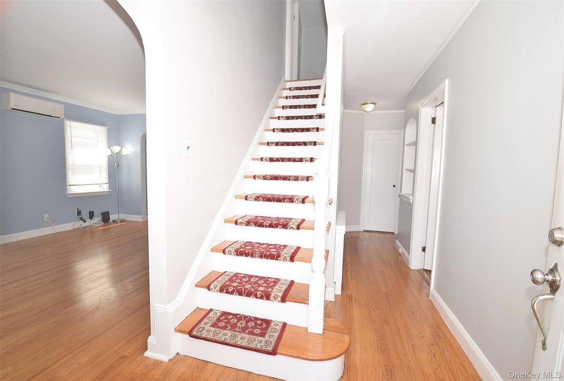 House in New Hyde Park, New York, United States 4 - 18483077