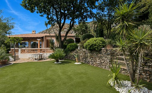 House in Hyeres, Provence-Alpes-Côte d'Azur, France 1