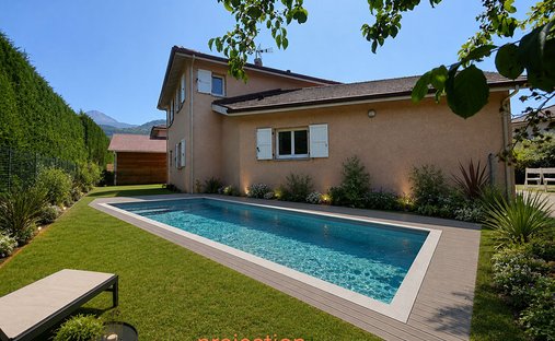 Villa a La Buisse, Auvergne-Rodano-Alpi, Francia 1